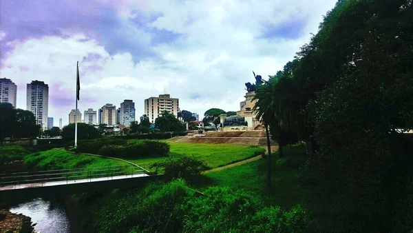 1989年在So Paulo市Ipiranga区的河岸上开放的Parque Independncia是巴西文化遗产的一部分 原因是D Pedro一世在那里宣布了该国的独立呼声 — 图库照片