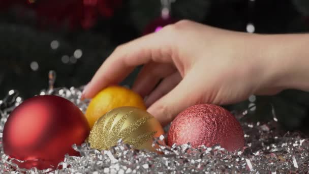 The Girl Puts New Years Toys and Tangerines on the Shiny Tinsel — Stock Video