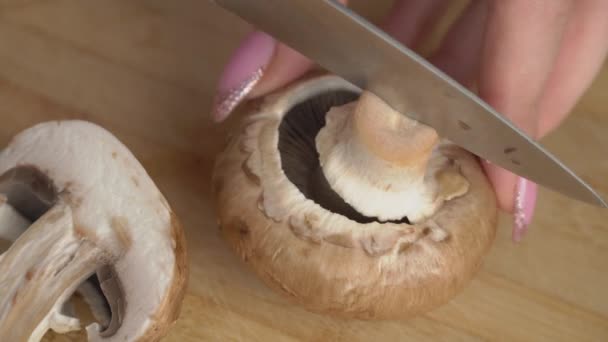 Woman Hands are Cut With a Knife Mushrooms on the Plank. — 图库视频影像