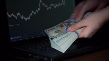 Doloran dilinde Kripto Para Kazancı Düşünen Kız