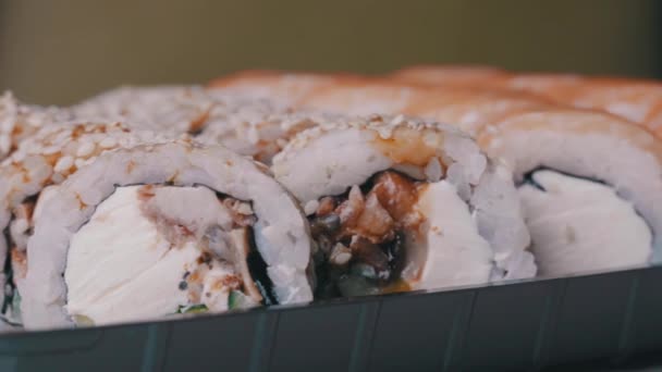 Sushi Roll Turned on a Green Background. — Stock Video