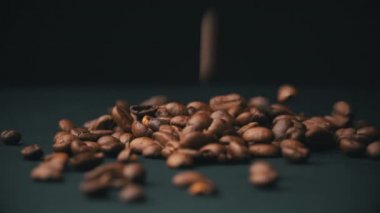 Mocha Kahve Fasulyeleri, Düşüp Masada Zıplama