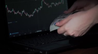 Doloran dilinde Kripto Para Kazancı Düşünen Kız