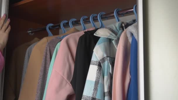 Girl Chooses Things in the Wardrobe — Vídeo de Stock