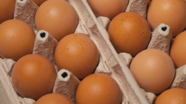 Büyük Tarçın Yumurta Tepsisi Dönüyor