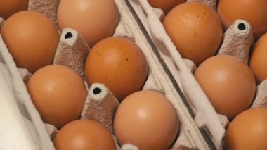Büyük Tarçın Yumurta Tepsisi Dönüyor