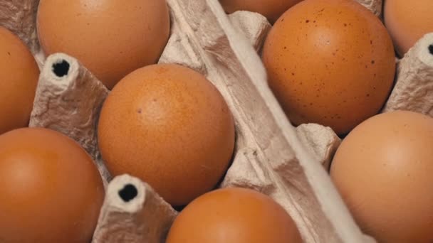 Большой поднос яиц с корицей кружится — стоковое видео