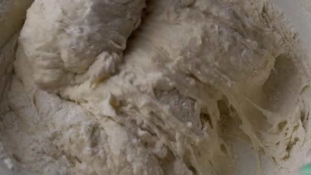 Nyers tészta keverése lassított felvételen — Stock videók