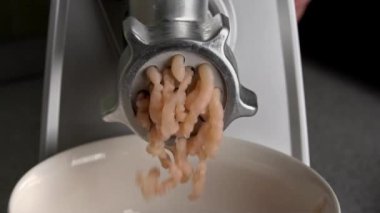 Et Kıyma Öğütücüsünde Kıyma Yakından İncelenmiş Et Pişirme