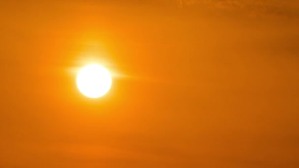 Pomarańczowy zachód słońca w żółtym niebie Time Lapse — Wideo stockowe