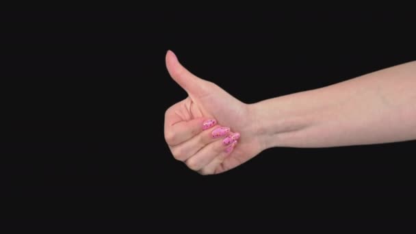 Womans χέρι δείχνει την τάξη με τα δάχτυλά της σε μια διαφανή οθόνη — Αρχείο Βίντεο