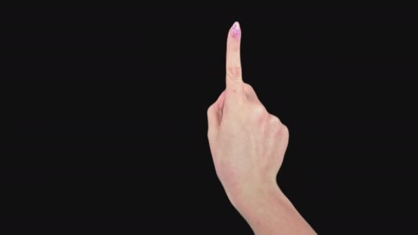 Frauenhand berührt einen leeren transparenten Bildschirm mit einem Finger — Stockvideo