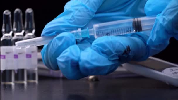 Nurse Prepares a Syringe And Medicine Drips from It in Large Drops Close-up — Wideo stockowe