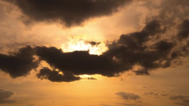 Atardecer naranja en el cielo amarillo Time Lapse — Vídeos de Stock