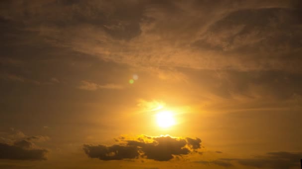 Oranje Zonsondergang in Yellow Sky Time Lapse — Stockvideo