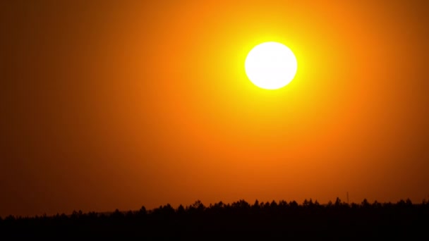 Time Lapse Bright Orange Sunset Sun Sets Behind the Clouds — Stok video