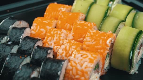 Sushi Rouler Sur Une Plaque Tournante Sushi Cuisine Japonaise Restaurant — Video