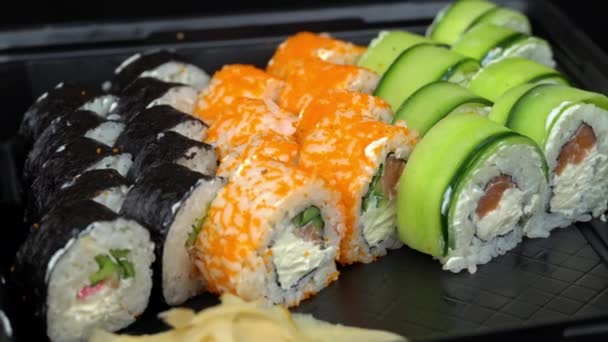 Rollo Sushi Plato Giratorio Cocina Japonesa Sushi Restaurante Rollo Sushi — Vídeo de stock