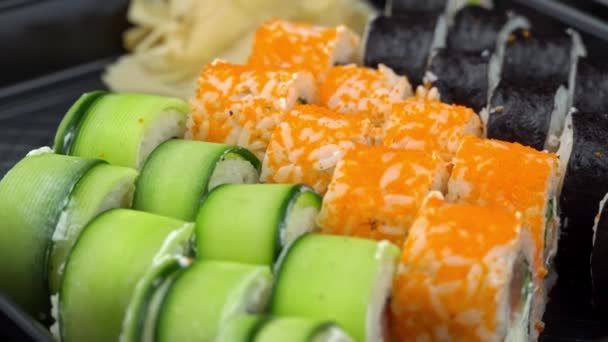 Rollo Sushi Plato Giratorio Cocina Japonesa Sushi Restaurante Rollo Sushi — Vídeo de stock