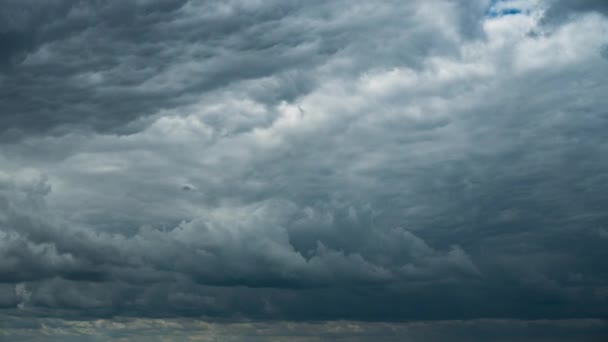 Nuvens Chuvosas Cinza Timelapse Flutuam Através Céu Escuro Dia Nublado — Vídeo de Stock