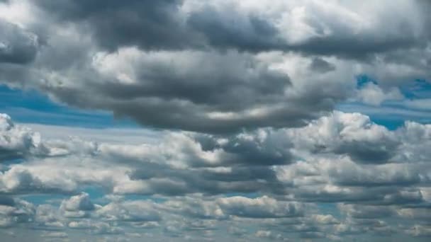 White Fluffy Clouds Slowly Float Blue Daytime Sky Timelapse Beautiful — Wideo stockowe