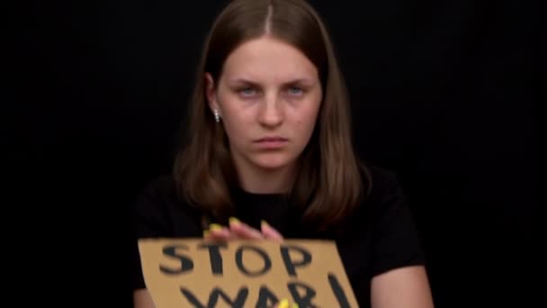 Upset Ukrainian Poor Girl Protesting Military Conflict Young Woman Raises — Stockvideo
