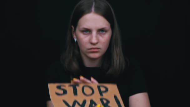 Upset Ukrainian Poor Girl Protesting Military Conflict Young Woman Raises — Stockvideo