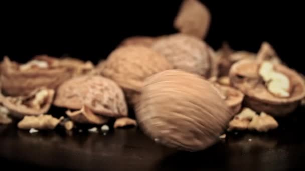 Whole Walnut Rolls Slow Motion Background Pile Nuts Loop Lot — Vídeo de Stock