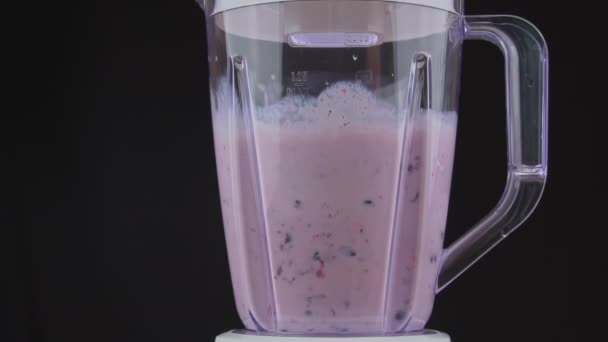 Blender Turns Berries Milk Slow Milkshake Strawberries Currants Milk Large — Stockvideo