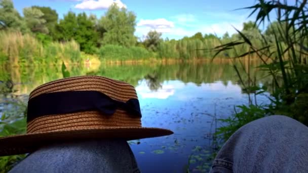 Womens Straw Hat Background Lake Summer Plants Lake Blue Lake — Wideo stockowe