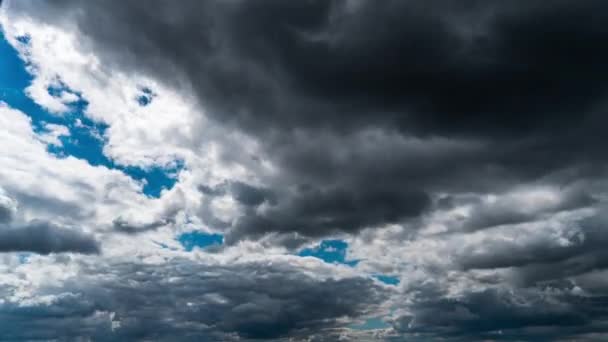White Fluffy Clouds Slowly Float Blue Daytime Sky Timelapse Beautiful — Vídeos de Stock