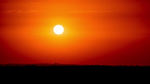 Ήλιος Δύει Πίσω Από Σύννεφα Στο Τέλος Της Ημέρας Ήλιος — Αρχείο Βίντεο
