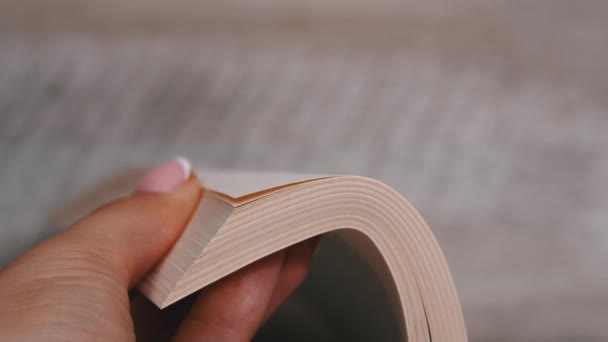 Virando Páginas Livro Branco Close Slow Lendo Livro Inteligência Páginas — Vídeo de Stock