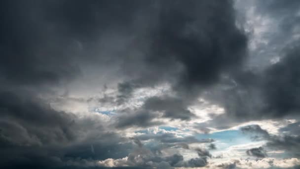 Zeitraffer Graue Regenwolken Schweben Einem Bewölkten Tag Über Den Dunklen — Stockvideo