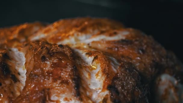 Filé Frango Frito Forno Com Close Crosta Dourada Carne Cozida — Vídeo de Stock