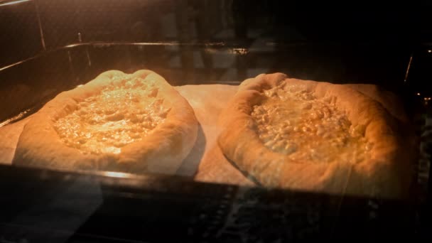 Zaman Ayarlı Adjarian Khachapuri Sıcak Fırında Yakın Planda Pişirilmiş Gürcistan — Stok video