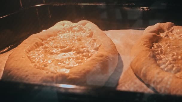 Zeitraffer Adjarian Khachapuri Nahaufnahme Heißen Ofen Gebacken Georgische Küche Fettige — Stockvideo