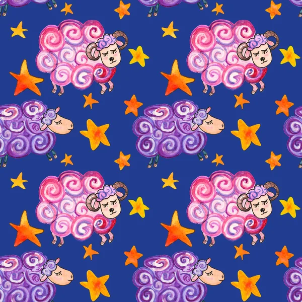 Ilustración de acuarela patrón sin costura de ovejas púrpura y rosa sobre fondo azul con estrellas textiles para niños —  Fotos de Stock