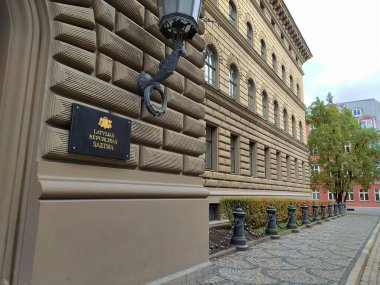 Letonya, Riga, 19.10.2021. Letonya 'dan Saeima. Eski Riga 'daki Letonya parlamentosunun tarihi binası.