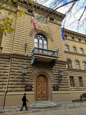 Letonya, Riga, 19.10.2021. Letonya 'dan Saeima. Eski Riga 'daki Letonya parlamentosunun tarihi binası.