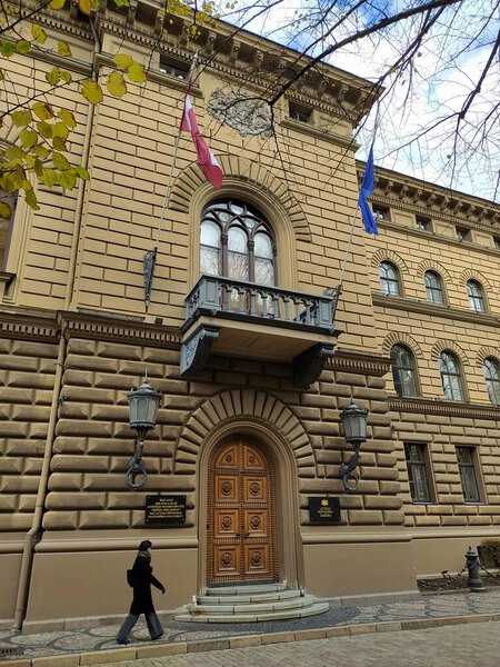 Латвия, Рига, 19.10.2021. Саэйма Латвии. Историческое здание парламента Латвии в старой Риге.