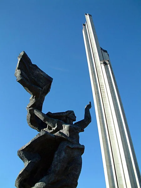 Letônia Riga Maio 2019 Monumento Soldados Soviéticos Libertadores Letônia Fascismo Fotos De Bancos De Imagens