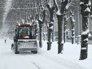  Letonya, Riga, 05.01.2021. Riga 'nın merkezindeki karların temizlenmesi.