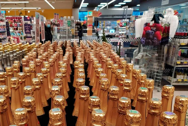 Латвия Рига 2021 Шампанское Рижском Супермаркете Новогодняя Торговля — стоковое фото