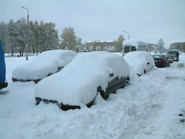 Latvia Riga 2022 Snowfall Riga Snow Drifts Snow Covered Cars — стоковое фото