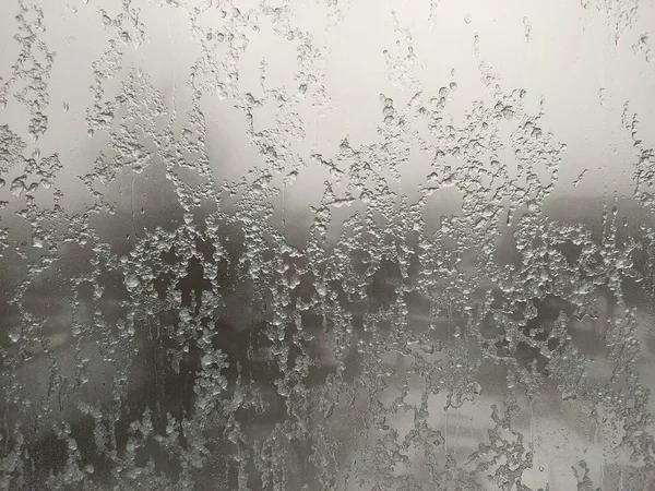 ラトビア 2022 窓に氷が 降水量 — ストック写真
