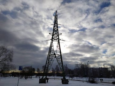 Letonya, Riga, 03.02.2022. Riga 'nın Bolderaja bölgesindeki elektrik hattı.