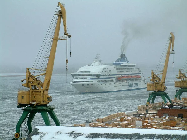 Letónia Riga 2003 Navio Passageiros Gelo Foz Daugava — Fotografia de Stock