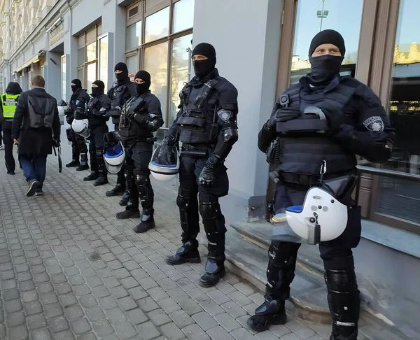 Letonya Riga 2022 Riga Rus Tiyatrosu Yakınlarındaki Polis Özel Kuvvetleri — Stok fotoğraf