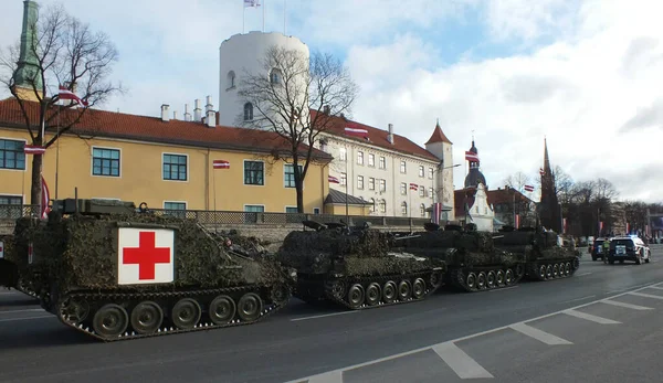 Letonya, Riga, 18.11.2018. Riga 'daki NATO ülkelerinin askeri geçit töreni.